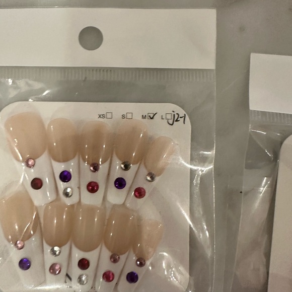 Assorted Press-On Nail Set - Picture 5 of 16